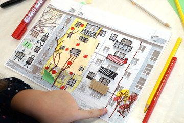 <span style="font-weight: bold;">МАТЕРИАЛЫ ДЛЯ ЗАНЯТИЙ, </span>которые легко можно купить в свободном доступе или найти дома. Мы любим экспериментировать и часть сам материал формирует идею